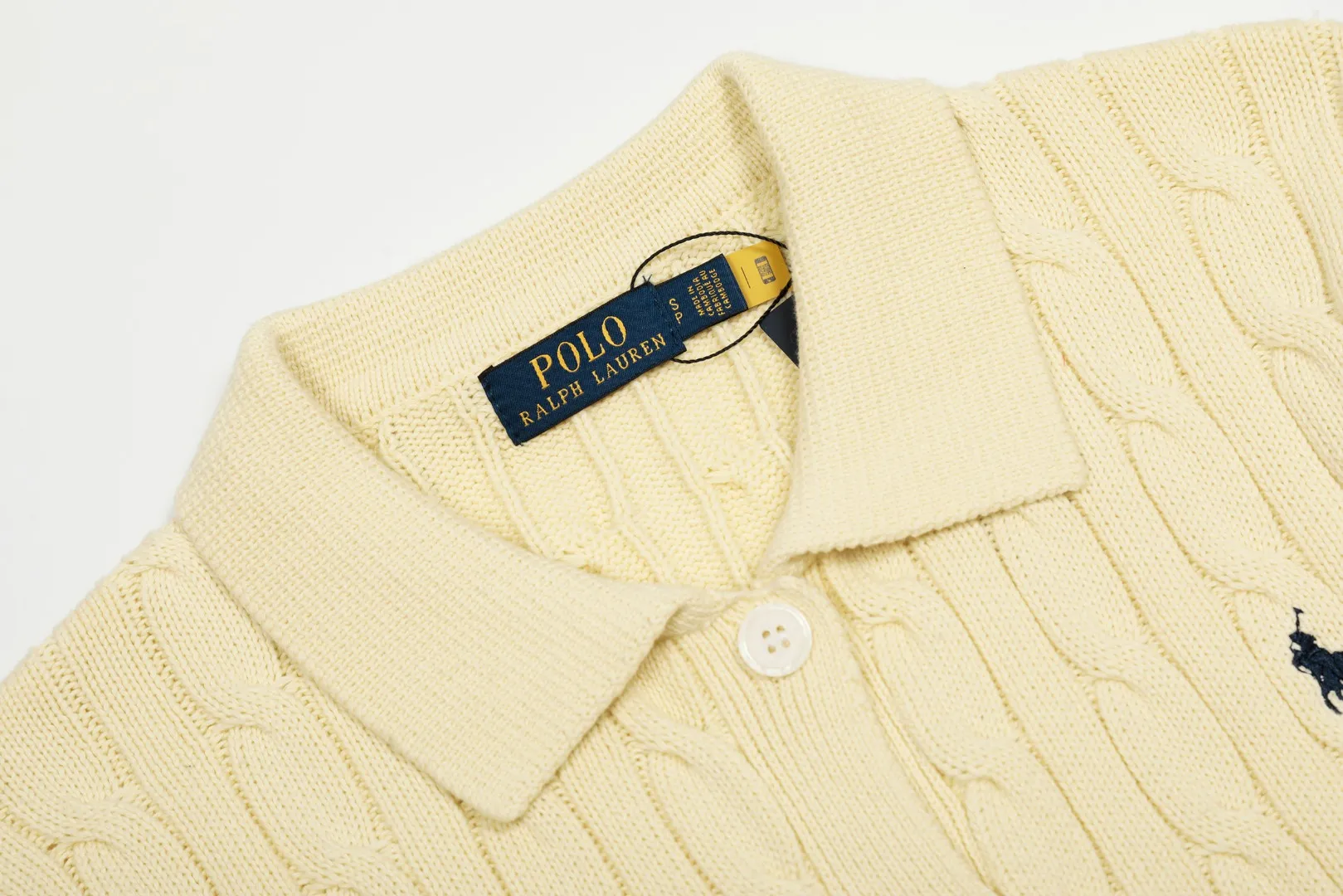 P270 Top quality" Style number: DS822# (not off the shelves all year round) [Ralph Lauren solid color pony embroidered logo lapel twist knitted cardigan] ✅Ralph Lauren Ralph Lauren classic basic versatile lapel knitted cardigan jacket ✅Main supply platform live broadcast Wholesale entity Replacement when out of stock Not off the shelf ✅ZP quality 1:1 version Scan the code to enter the GF website Counter quality ✅Detailed quality is the only one in Guangzhou Imported quality cotton yarn, focusing on high-end, cost-effective, good quality needless to say ✅The version is restored to the original order, the maximum size can be worn up to 160 pounds, loose, comfortable and stress-free ✅The upper body is simple and easy to match, ootd must-have style, good-looking clothes are never picky, a must-have recommendation for couples. Size: S-XL Color: black white gray almond light blue khaki pink burgundy Chinese red navy white label navy red label